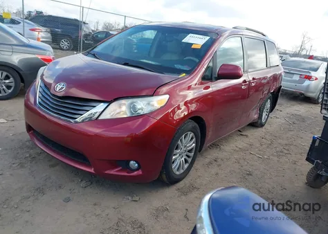 2014 Toyota Sienna Xle V6 8 Passenger z USA, uszkodzony, nr VIN 5TDYK3DCXES513778